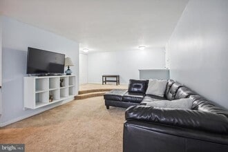 Building Photo - 21 Silverwood Cir