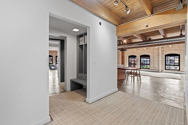 Building Photo - 404 N Washington Ave