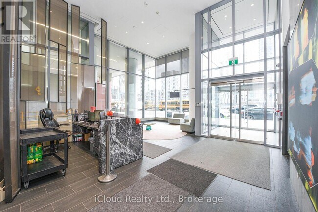 Photo du bâtiment - 576 Front St W