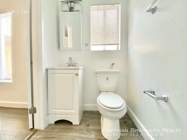 Building Photo - 818 S Mariposa Ave Los Angeles CA 90005