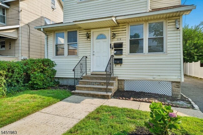 Foto del edificio - 378 Boyden Ave