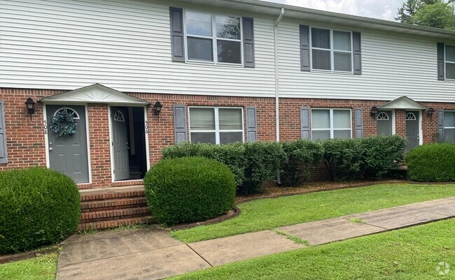Building Photo - 506 Deer Lick Pl
