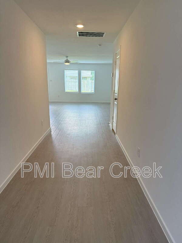 Foto del edificio - 25777 John Wayne Dr