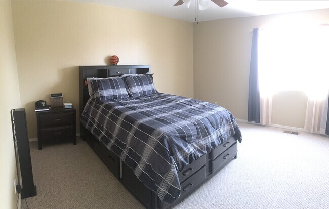 Foto del edificio - 8709 Eagle Springs Dr. NE