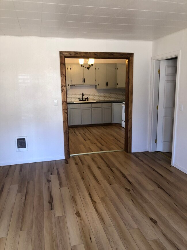 Foto del edificio - 909 N Elliott St