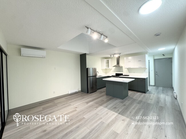 Building Photo - 1-Bedroom Apartment on Lake Shore Blvd W | Water, Gas & Hot Water Included