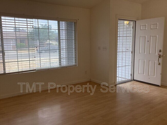 Foto del edificio - 8587 New Island Way