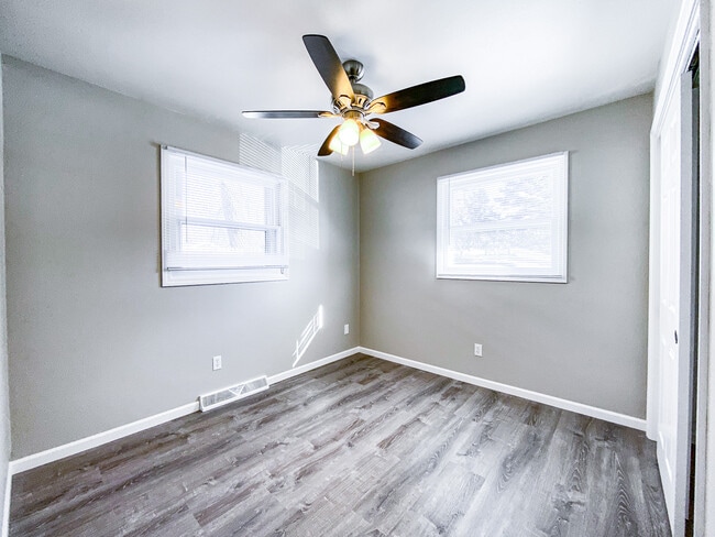 Building Photo - 2025 S Park St