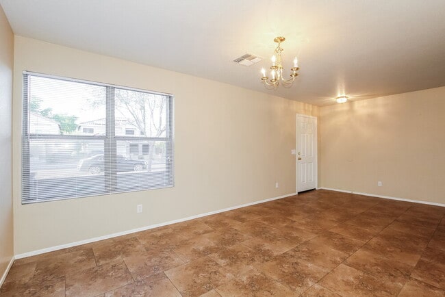Building Photo - 3221 W Cavedale Dr