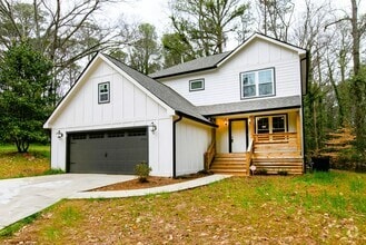 Building Photo - 2143 Lyle Ave