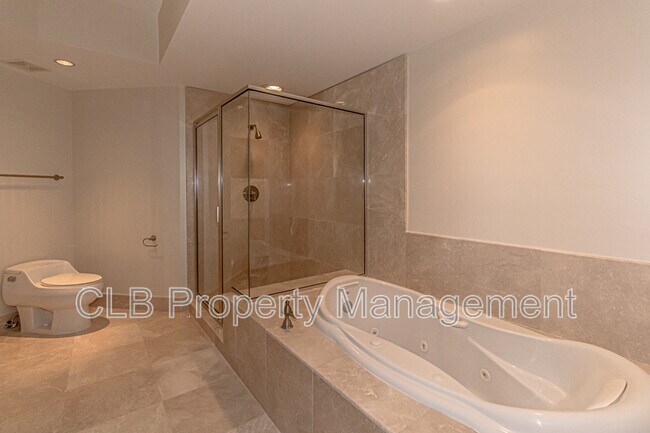 Building Photo - 231 Riverside Dr
