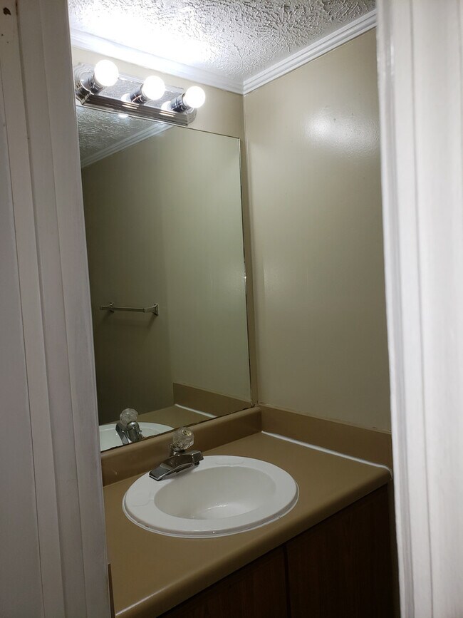 Building Photo - 2 x2.5 TH - Stone Mountain/Lithonia/Decatur