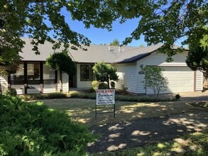 Building Photo - 1325 Elser Dr SE