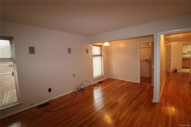 Building Photo - 2103 Bryanston Crescent St