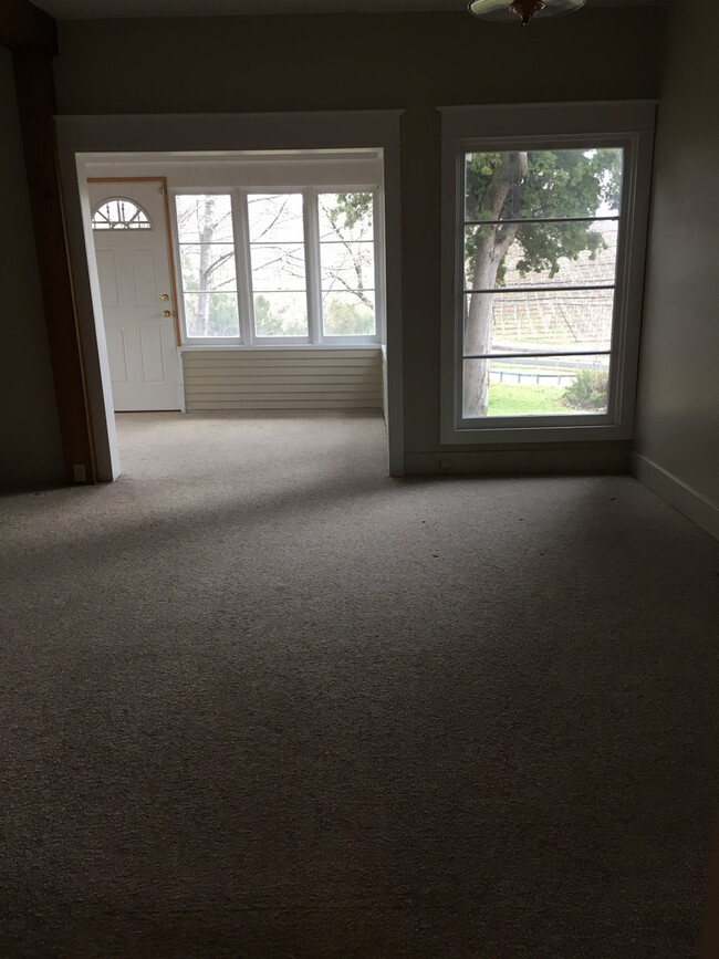 Building Photo - Vintage Farm House in Beautiful Private Se...