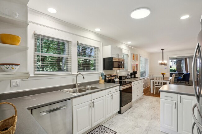Foto del edificio - 1003 Glenwood Ave SE