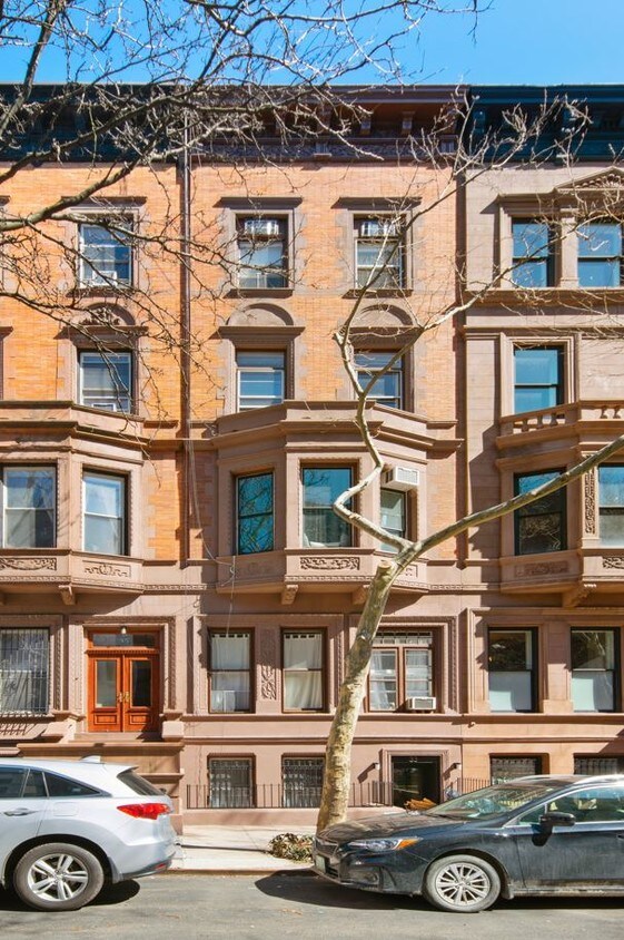 Building Photo - 33 W 89th St