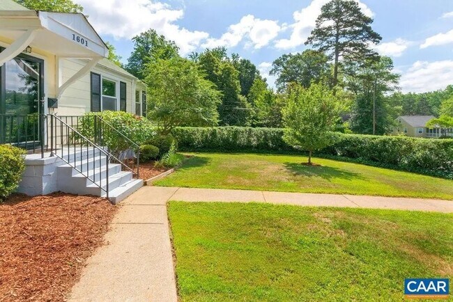Building Photo - Charming home 3BR with office, 2 Ba in gre...