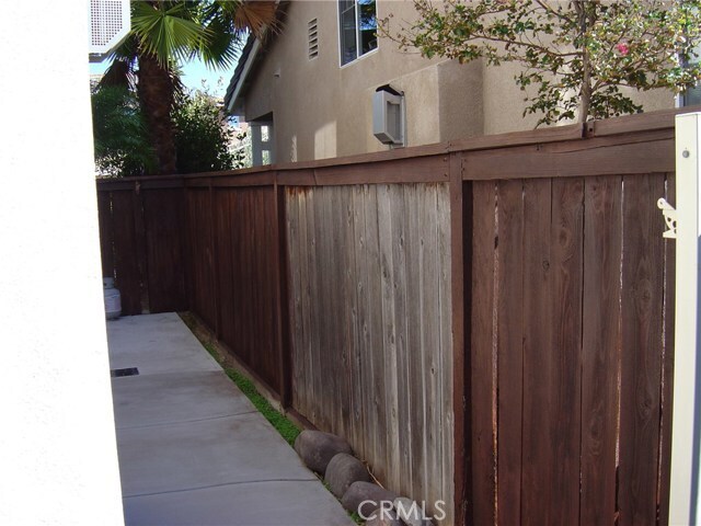Building Photo - 42123 Acacia Way