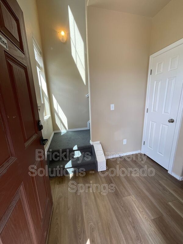Building Photo - 2570 Shannara Grove