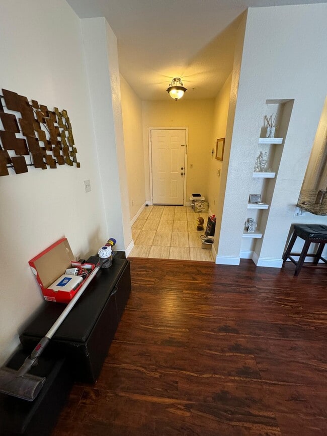 Foyer - 114 Vista Verdi Cir