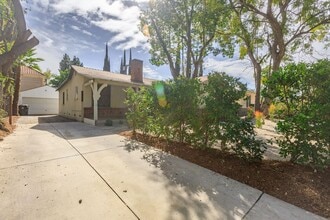 Building Photo - 15826 Magnolia Blvd