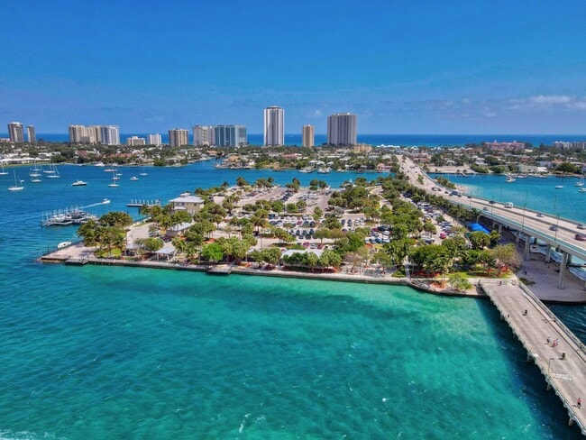 Photo - 2640 Lake Shore Dr Townhome