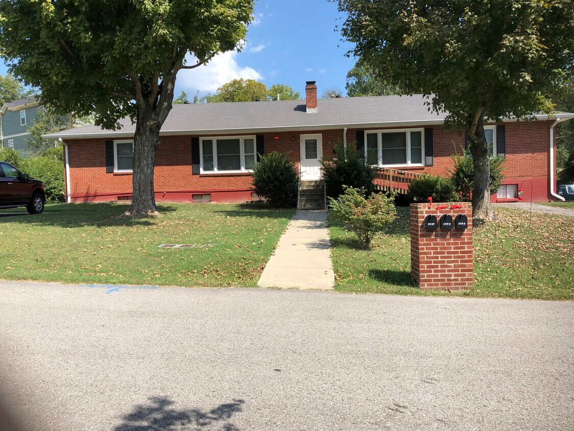 109 Duke St Unit A, Ashland City, TN 37015 Apartments in Ashland City