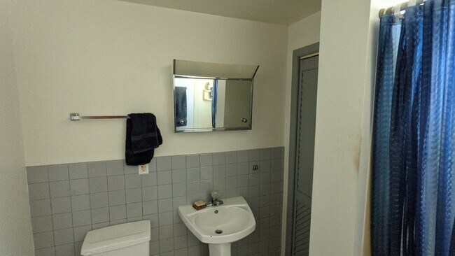 Building Photo - 15990 Hayward Duplex
