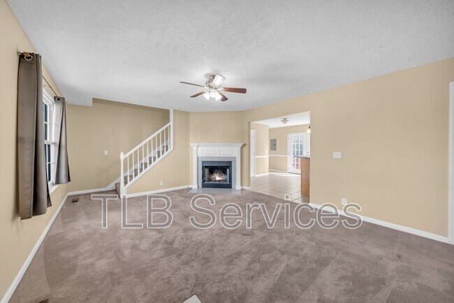 Building Photo - 211 Fall Creek Dr