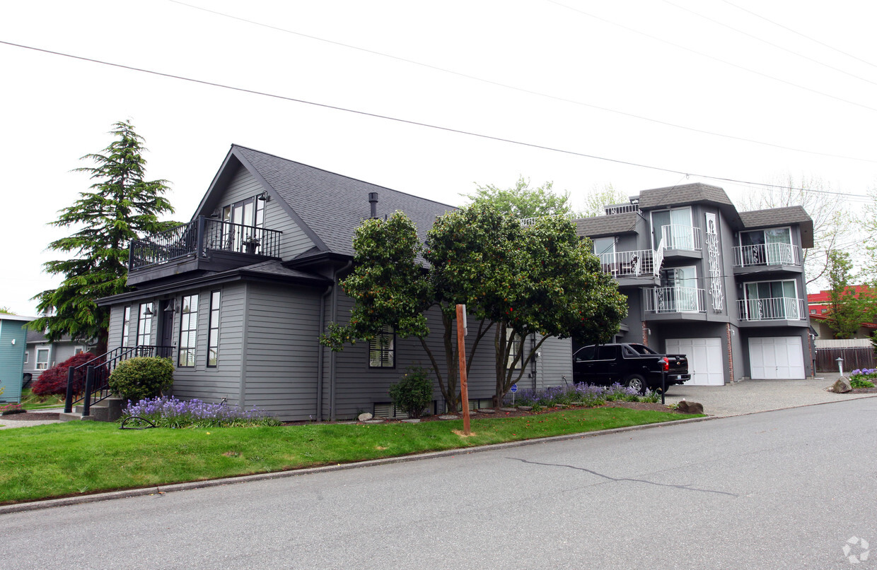 Building Photo - 505 Edmonds St
