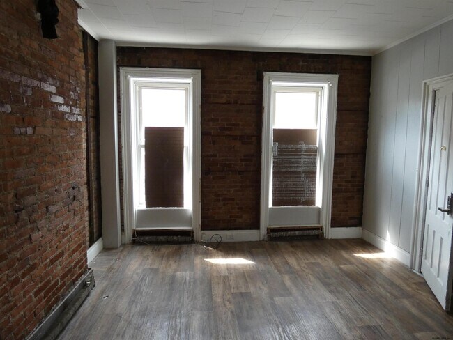 Building Photo - 1 Glen Ave