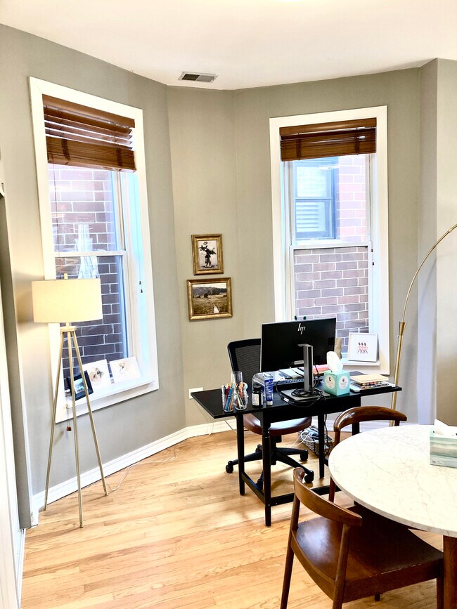 Foto del edificio - 3447 N Marshfield Ave