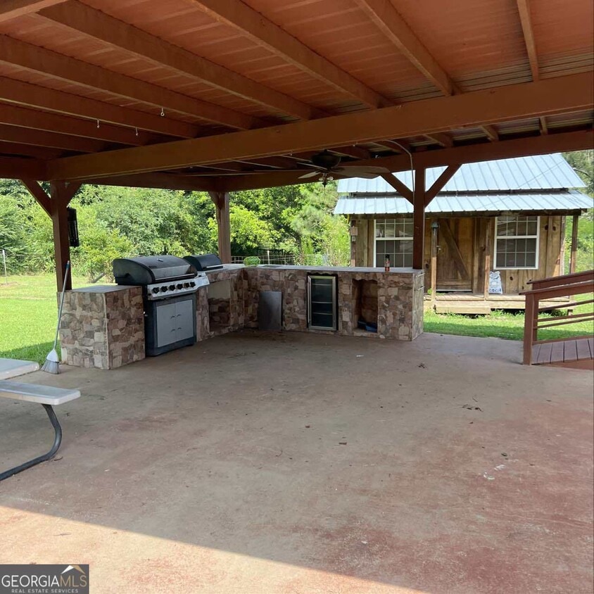Building Photo - 205 Tom Fletcher Rd