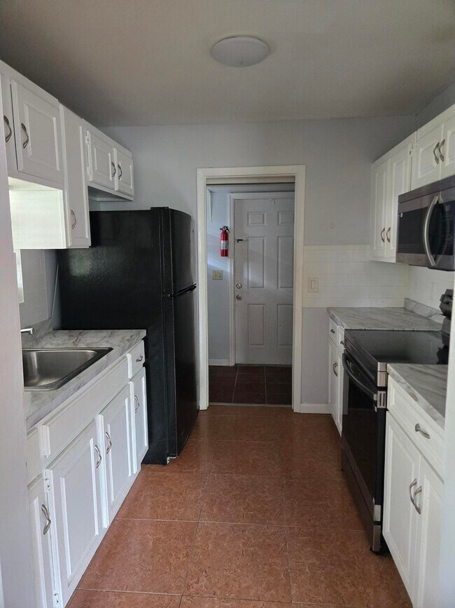 Foto del edificio - 301 NW 16th Ct