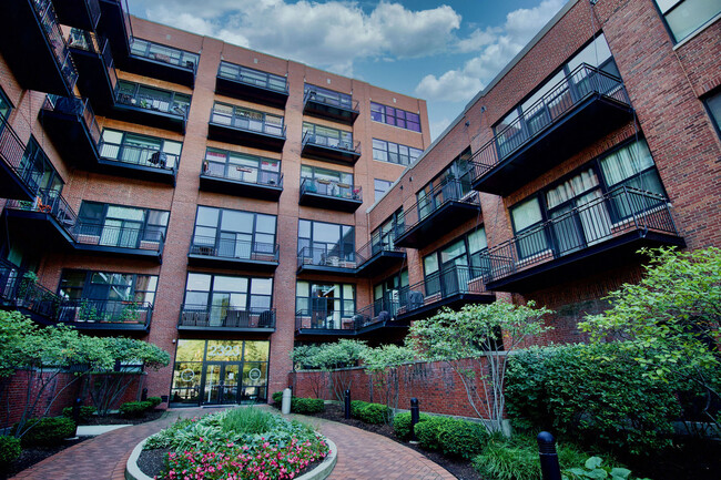 Building Photo - 2323 W Pershing Rd
