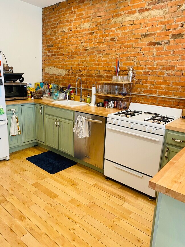 kitchen - 741 S 11th St