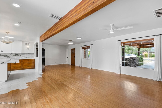 Building Photo - 4213 E Lewis Ave