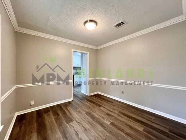 Building Photo - 237 Devonport Dr