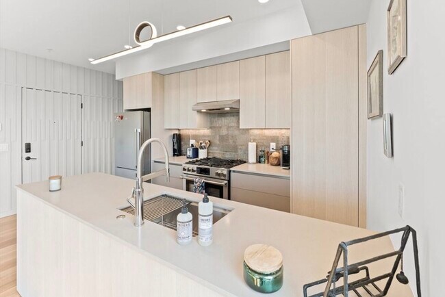 Building Photo - 191 Condor St