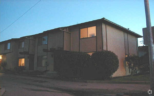 Building Photo - 280 Marylinn Dr