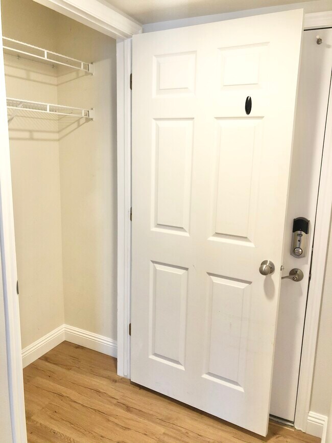 Foto del edificio - 117 E Calbourne Ln
