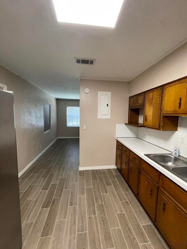 Foto del edificio - 8929 MacArthur Ct S
