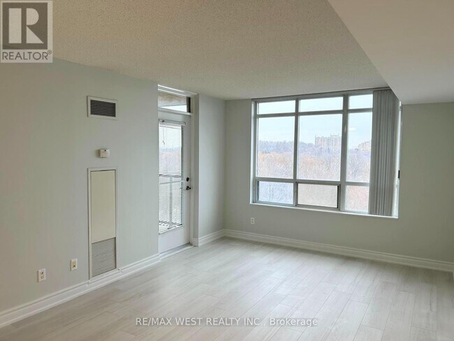 Photo du bâtiment - 700 Humberwood Blvd