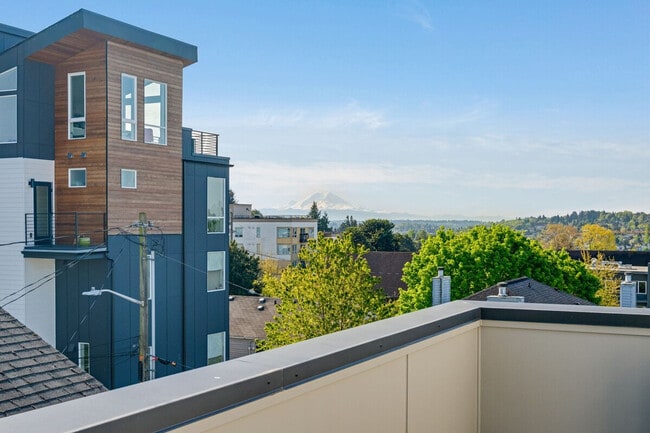 Building Photo - 1600 Lake Washington Blvd