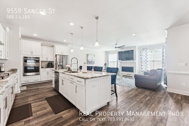 Building Photo - 9559 Sanger St