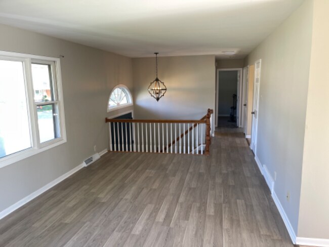 Building Photo - 2426 Highland Cir