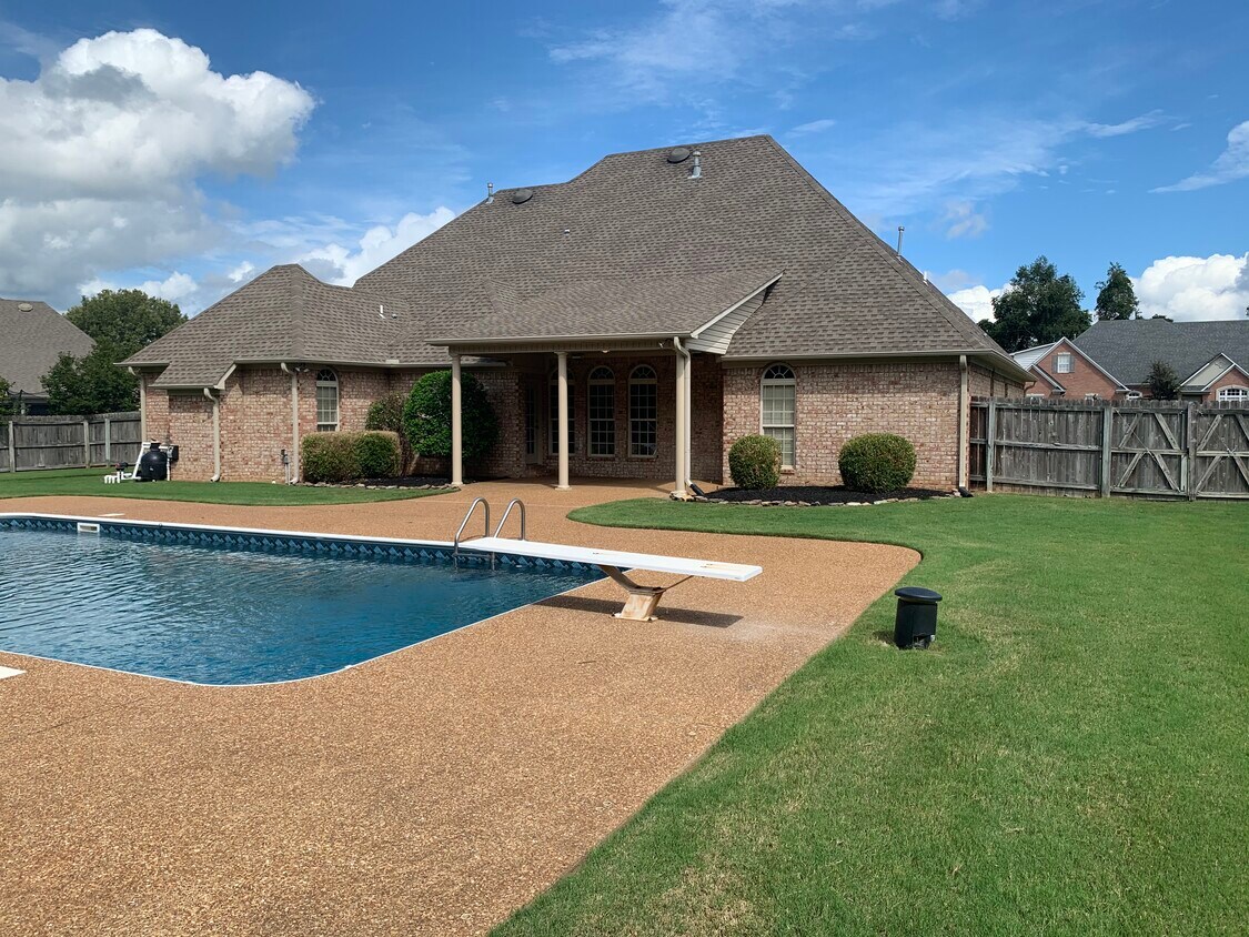 Building Photo - 127 Greendale Dr