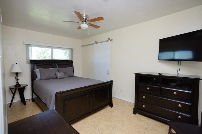 Foto del edificio - 790 W 17th St