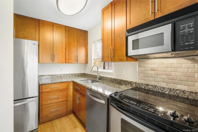 Foto del edificio - 301 Covington Green Ln